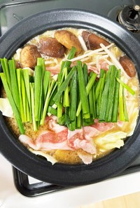 豚肉とキャベツのニンニク味噌鍋