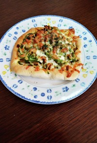 挽き肉とピーマンのカレー風味ピザ