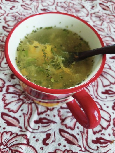 生姜入りのキャベツの芯と溶き卵のスープの写真
