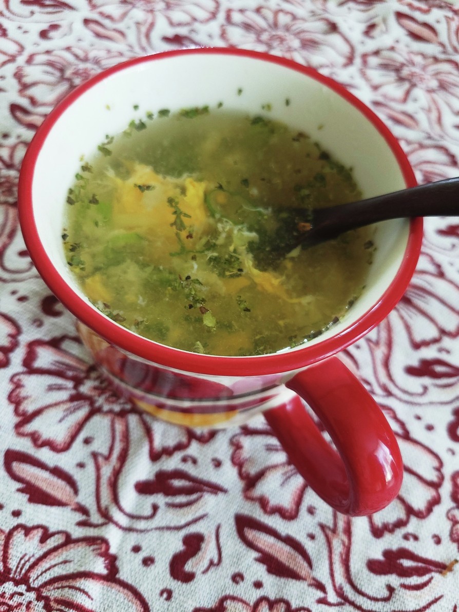 生姜入りのキャベツの芯と溶き卵のスープの画像