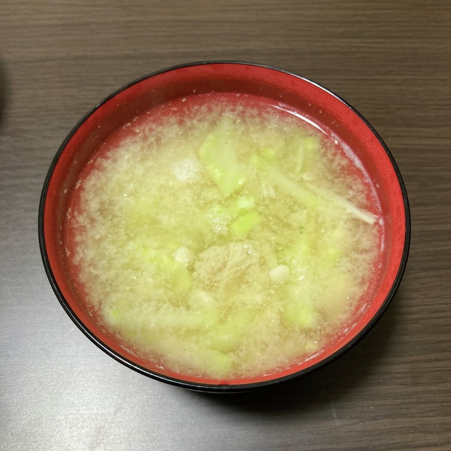 ブロッコリーの芯とエノキの味噌汁の画像
