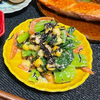 小松菜とひじきのサラダの写真