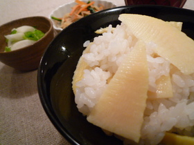 春の定番筍ご飯