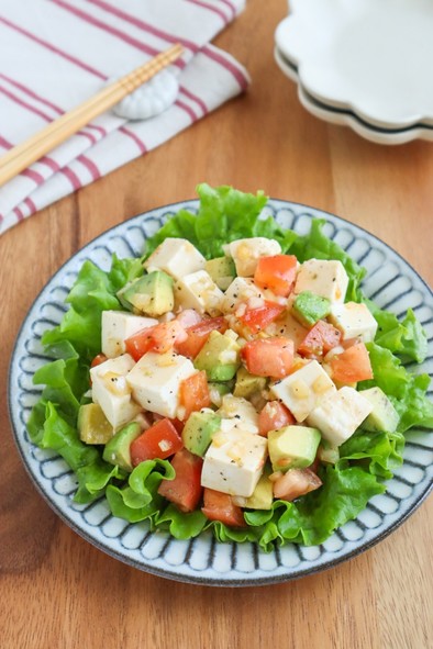 栄養満点♡アボカドとトマトの豆腐サラダの写真