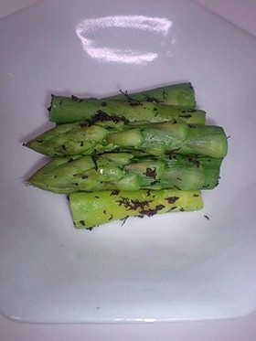 お弁当に♪アスパラのゆかり和え