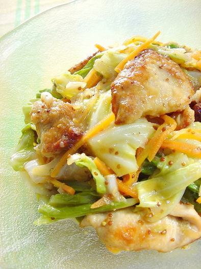 鶏胸肉と春キャベツのマスタードサラダ。の写真