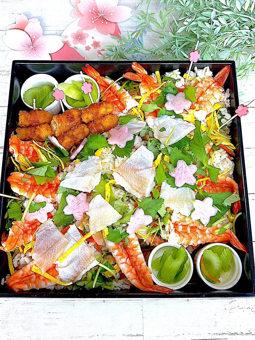 春のお祝いに！小鯛と海老のカラフル寿司の画像