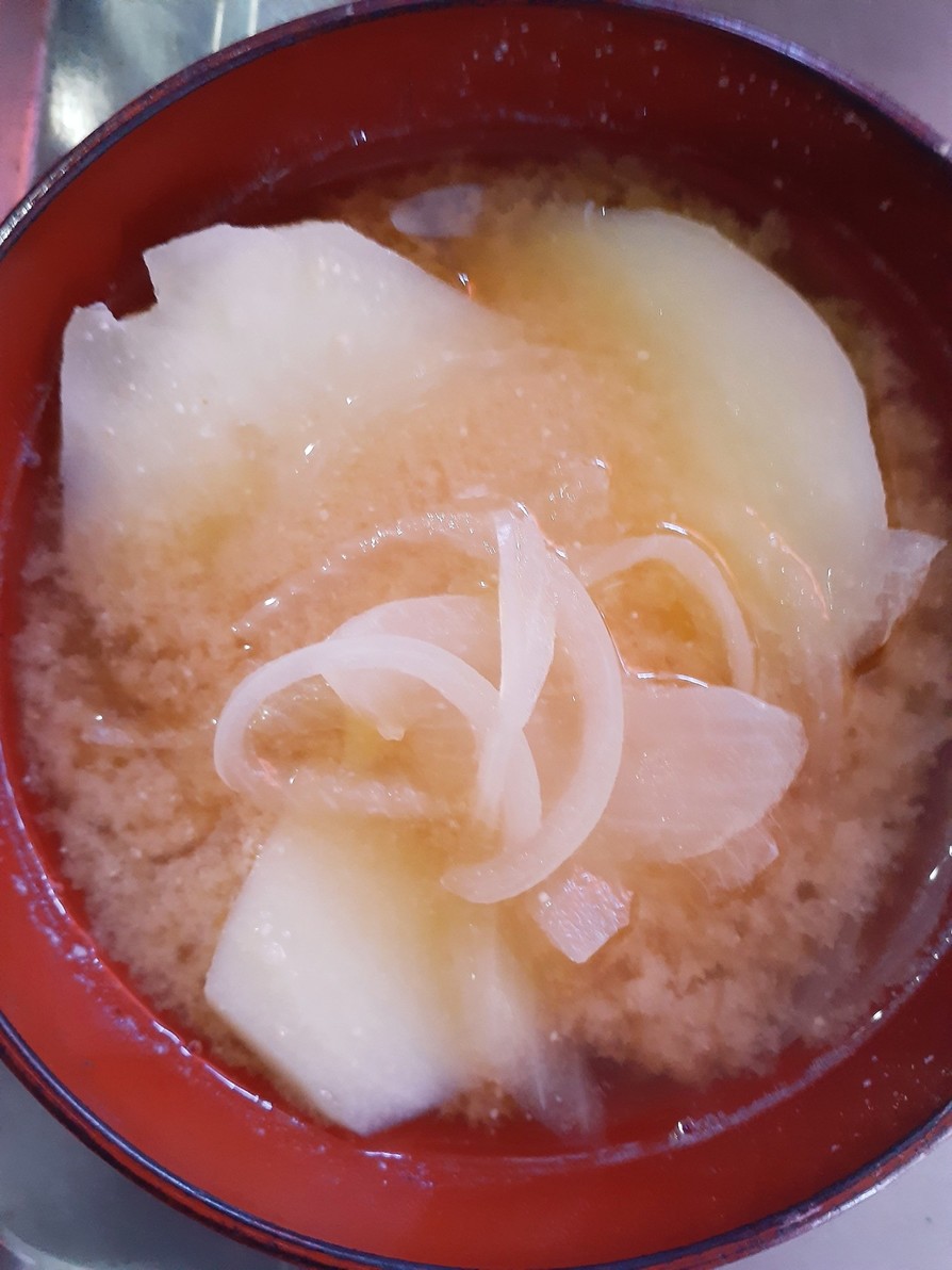 とっても簡単★じゃがいもと玉ねぎの味噌汁の画像