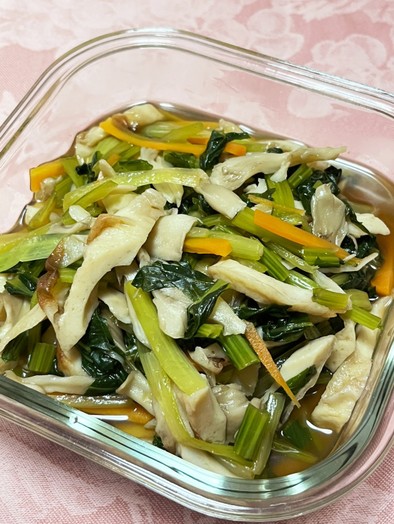 小松菜とキノコ、ちくわの甘辛煮の写真