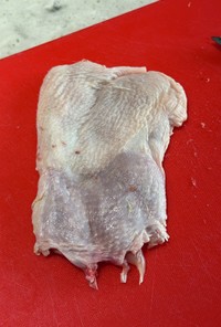 鶏もも肉を平らに捌く方法