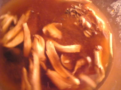 鯖としめじの味噌汁の写真