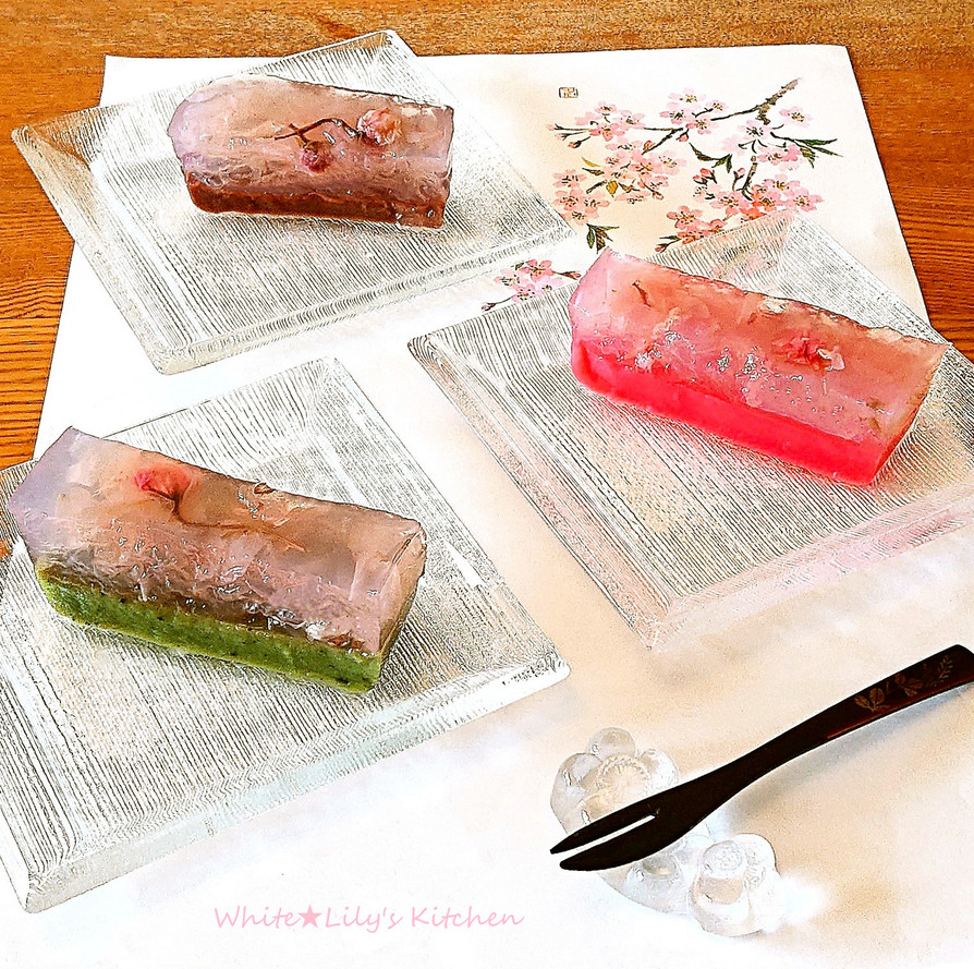 桜舞う花筏ゼリーと３色の餡☀春の2層羊羹の画像