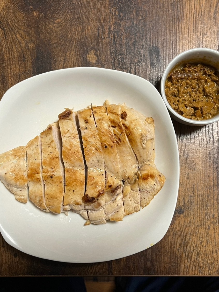 鶏胸ステーキと卵醤油の画像