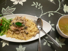 鮭ときのこのクリームパスタ
