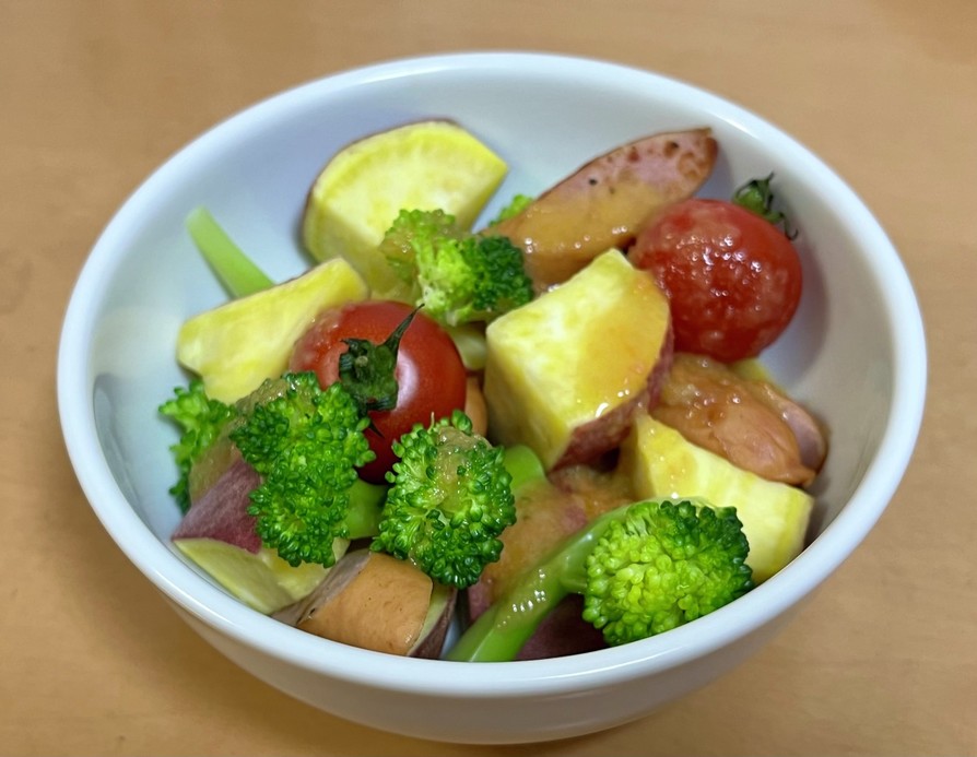 薩摩芋とブロッコリーのサラダの画像