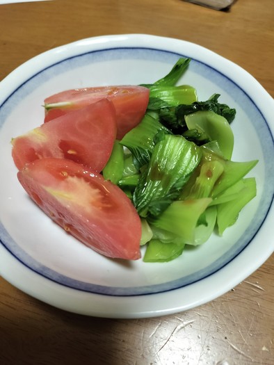 青梗菜とトマトのサラダの写真