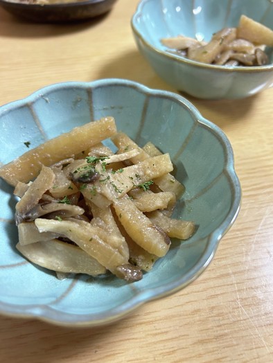 【副菜】大根とキノコの醤油麹バターソテーの写真