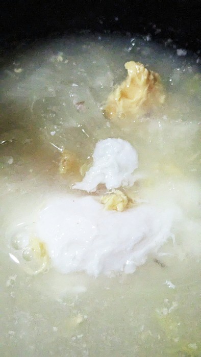 白菜とたまねぎとたまごの味噌汁の写真