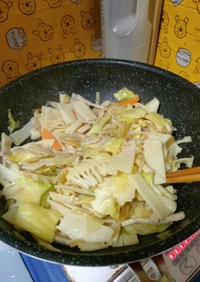 筍と野菜と細切りの豚肉の塩コショウ炒め