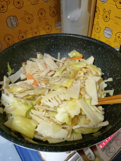 筍と野菜と細切りの豚肉の塩コショウ炒めの写真