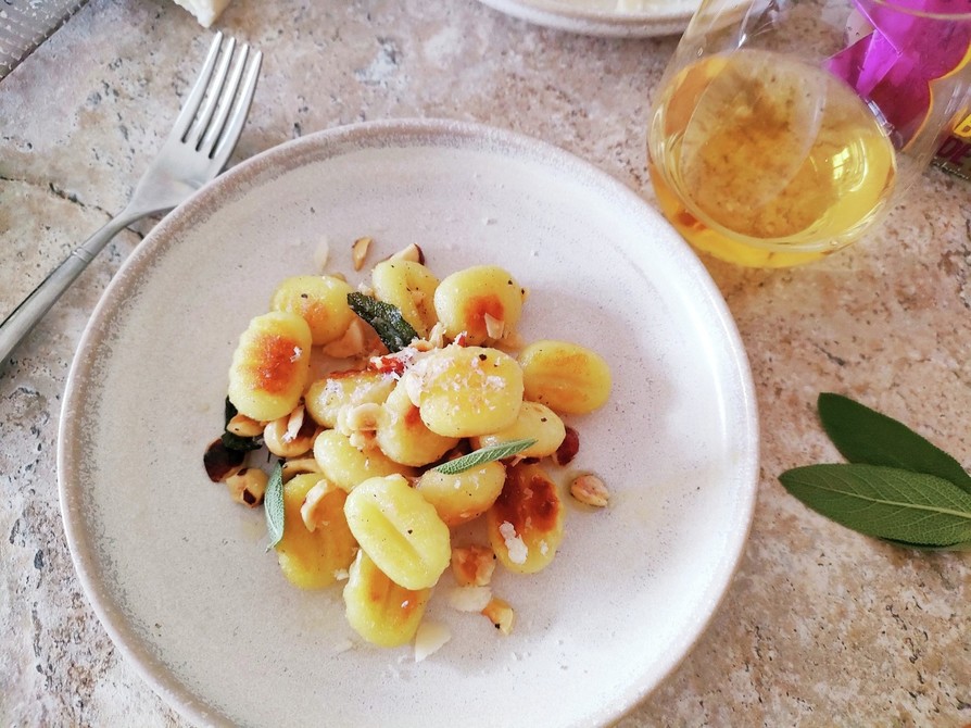 焦がしバターとセージのニョッキ by ダイニングプラス 【クックパッド】 簡単おいしいみんなのレシピが396万品