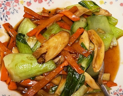 チンゲン菜とエリンギの中華炒めの写真