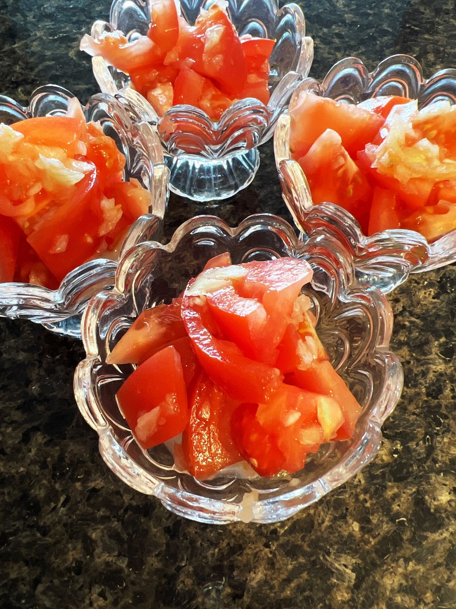 トマトの玉ねぎドレッシングサラダの画像