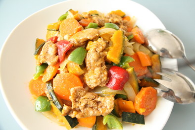 大豆ミートと彩り野菜のデリ風サラダの写真