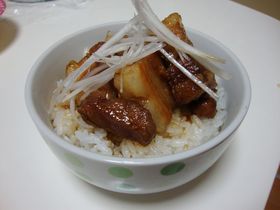 簡単☆豚バラ角煮風丼(活力鍋使用)