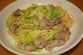 豚肉とキャベツのにんにくパスタ☆