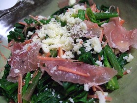 ほうれん草チーズのサラダ
