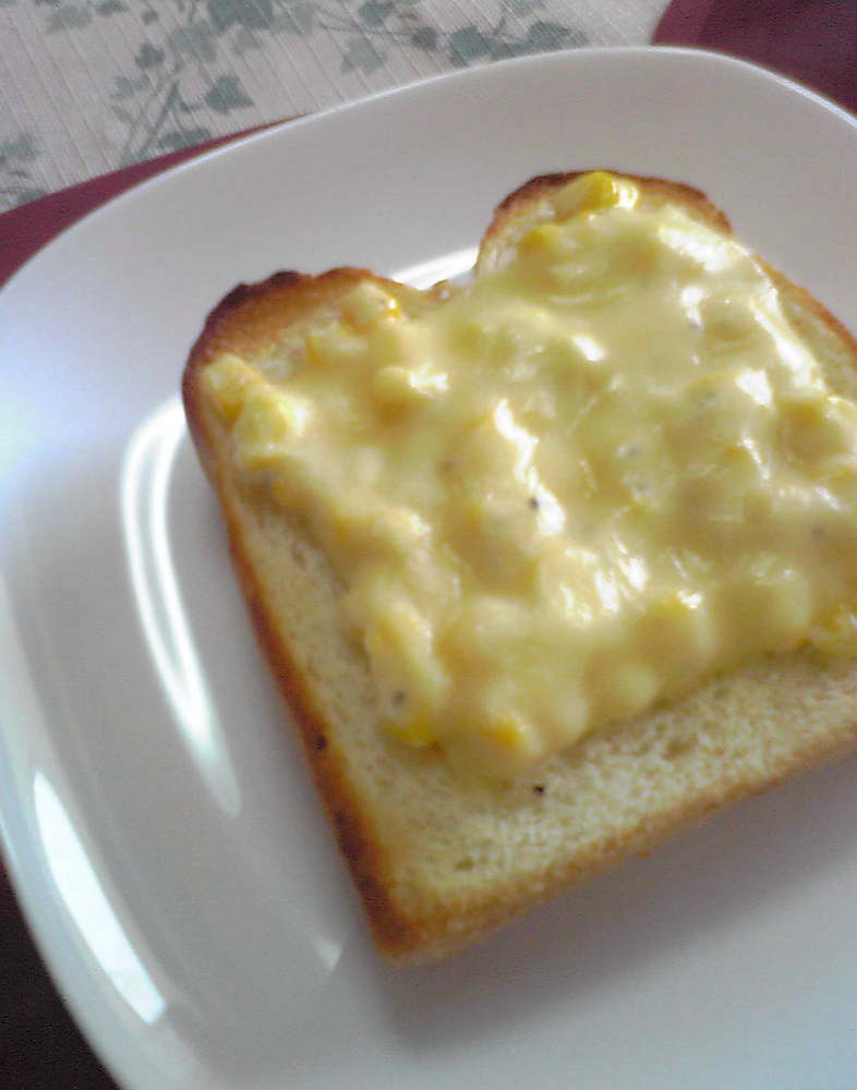 朝食にマヨコーンペッパーチーズトーストの画像