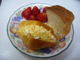 おいしくて意外?? カニカマ入り卵サンド