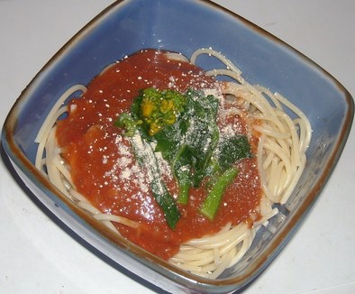 菜の花乗せスパゲティミートソースの写真