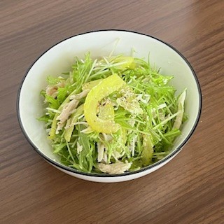 【野菜ソムリエ】京みず菜とチキンのサラダの画像
