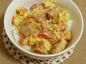 トマト・卵・鶏肉・マヨネーズ♬洋風親子丼