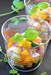 彩りワクワク、コロコロ野菜のカップサラダ