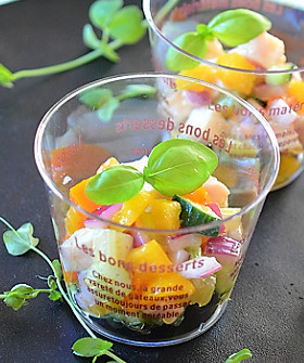 彩りワクワク、コロコロ野菜のカップサラダの画像