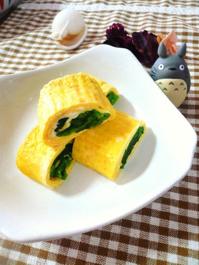 お弁当✿朝ごはんに✿ほうれんチー卵焼きの写真