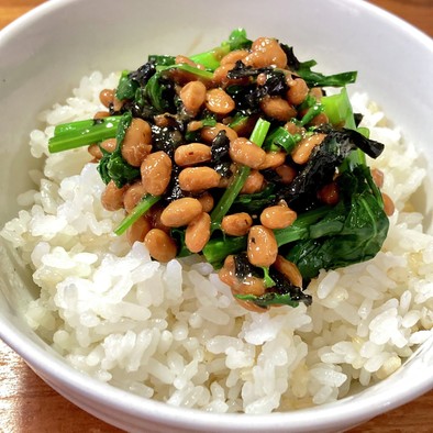 青物野菜と納豆と海苔の醤油麹和えの写真