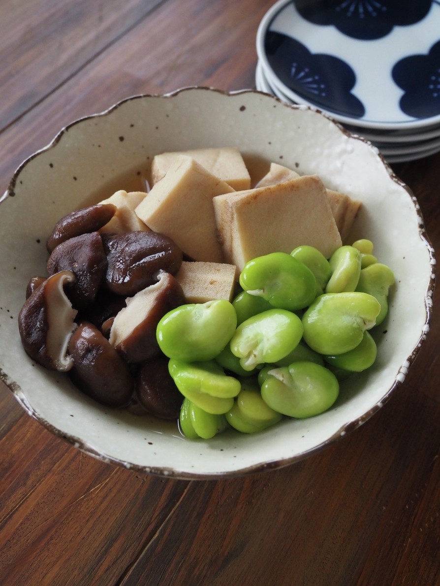 旬のそら豆で！高野豆腐とそら豆の煮物の画像