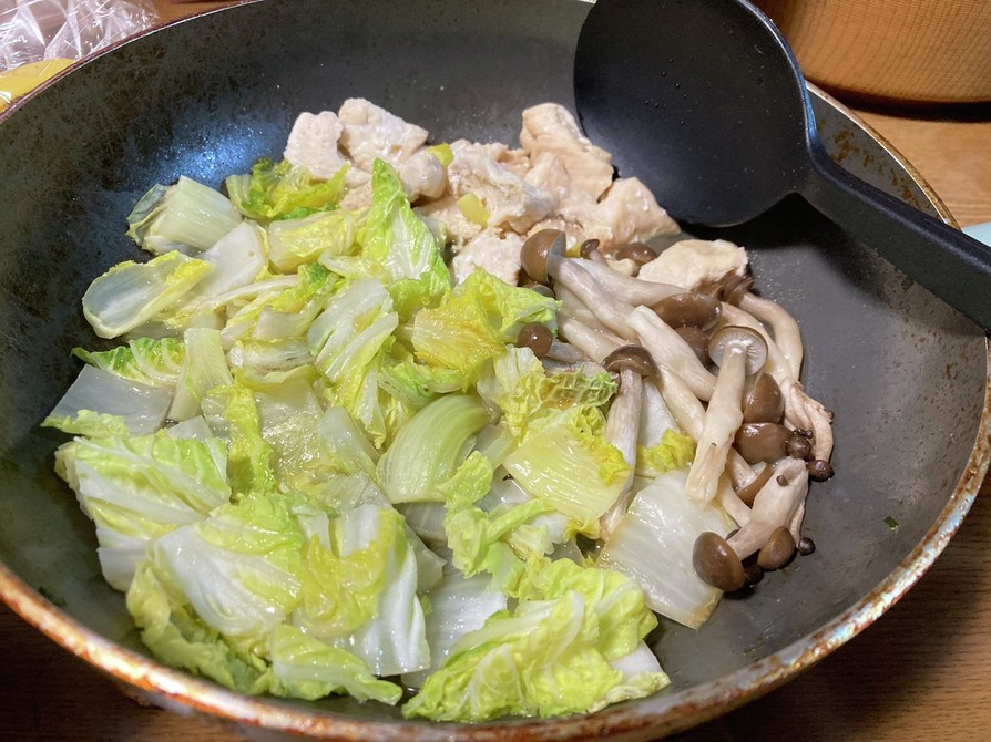 白菜と胸肉のフライパン蒸しの画像