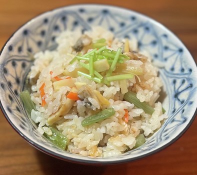旬なアサリとタケノコ＋αを入れた混ぜご飯の写真