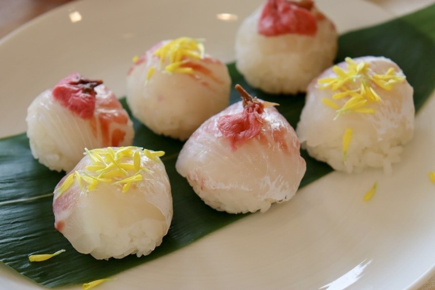 桜鯛の手まり寿司　の画像