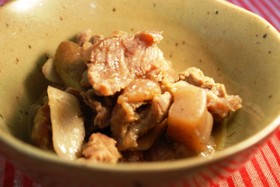 ごぼうと牛すじの煮込み(明日はうどんに)
