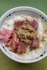 納豆と海鮮丼