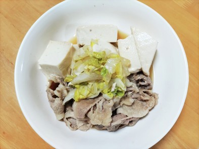 少ない煮汁で、肉豆腐の白菜のせの写真