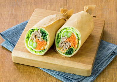 小松菜と豚肉のラップサラダの写真