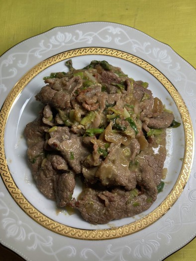 ヤムヤムのタレを使った牛肉炒めの写真