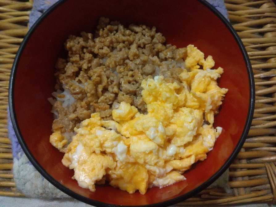 鶏そぼろと炒り卵の二色丼の画像